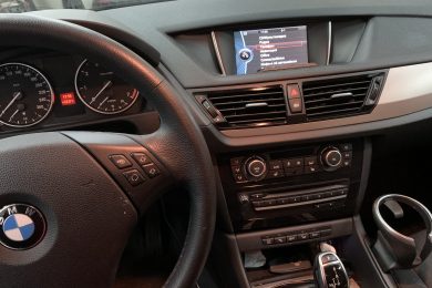 Оснащение BMW X1 функцией Bluetooth, громкой связью