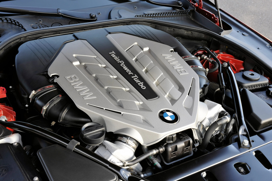В ЛИНЕЙКЕ BMW XM БОЛЬШЕ НЕТ МОДЕЛИ С ДВИГАТЕЛЕМ V8, ЗАТО ПОЯВИЛАСЬ ВЕРСИЯ С ДВИГАТЕЛЕМ V6 С «ТУРБОШЕСТЕРКОЙ»