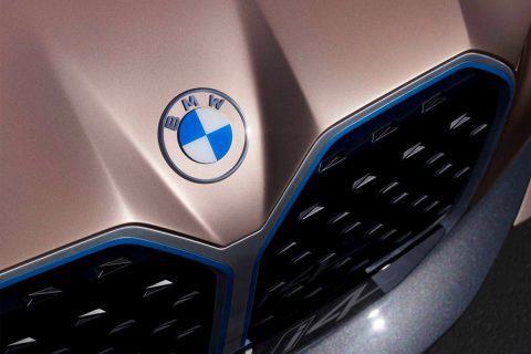 BMW представила свой обновленный логотип