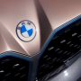 BMW представила свой обновленный логотип
