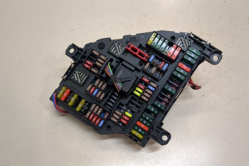 Блок предохранителей BMW